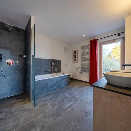 Casse-noisette Wonderful, Ski-in Ski-out Chalet *